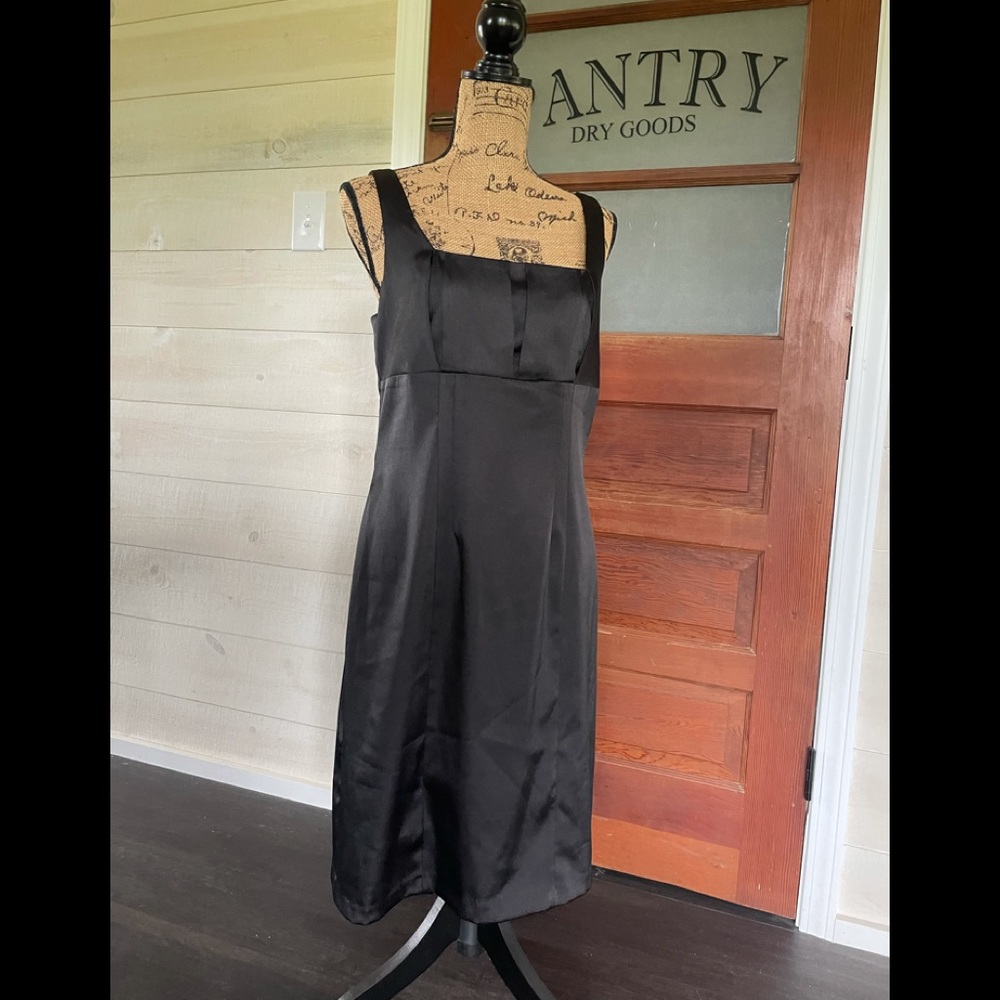 NWT Classic little black dress knee length sleeveless stretch sz 10